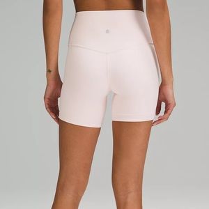 LULULEMON HR SHORT 6” MILKSHAKE